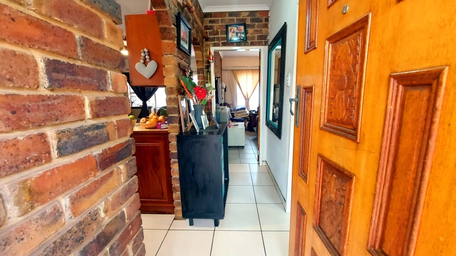 1 Bedroom Property for Sale in Meerhof North West